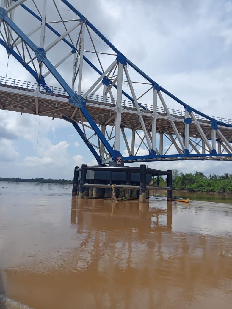 Tiang Jembatan Muara Sabak Diserempet Kapal