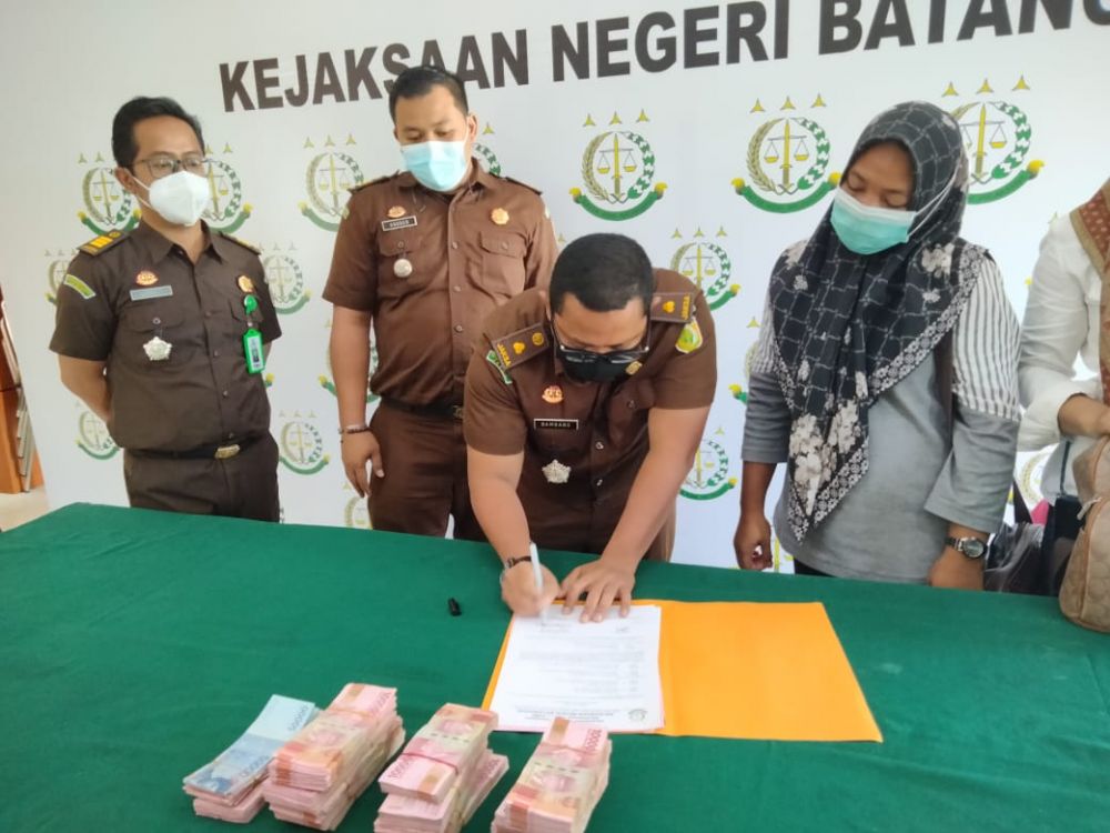 Kasus Turap Desa Kembang Tanjung, Istri PJ Kades Titipkan Uang Ratusan Juta ke Kejari