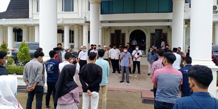 Berbondong Bondong, Pelajar SMA N 1 Datangi Bupati Untuk Minta Maaf