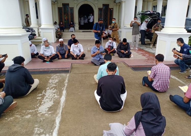 Didatangi Pelajar SMA N 1, Bupati Anwar Sadat Ajak Pelajar Baca Surat Yasin