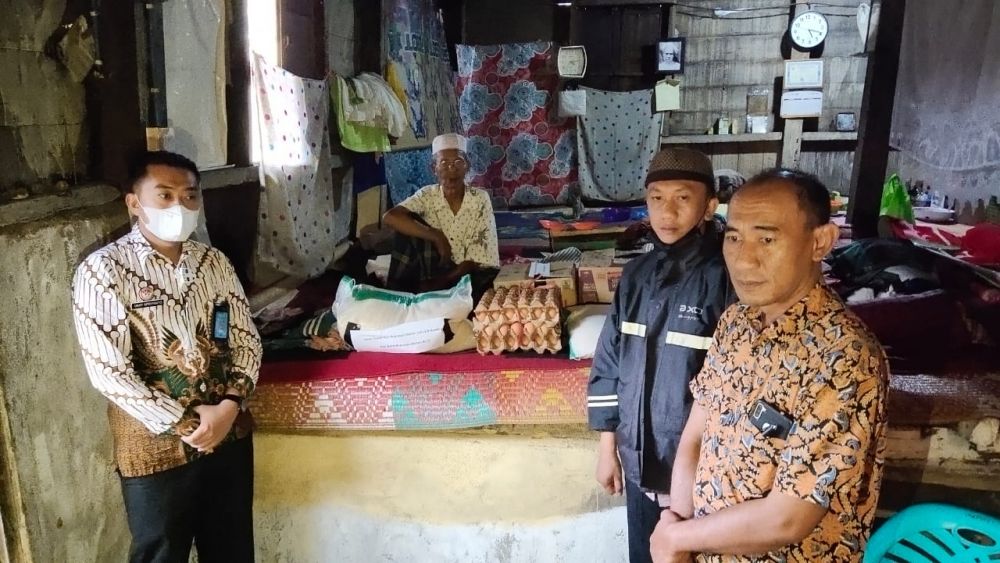 Kades Sebukar Dampingi Karutan Sungai Penuh Berikan Bantuan Sembako