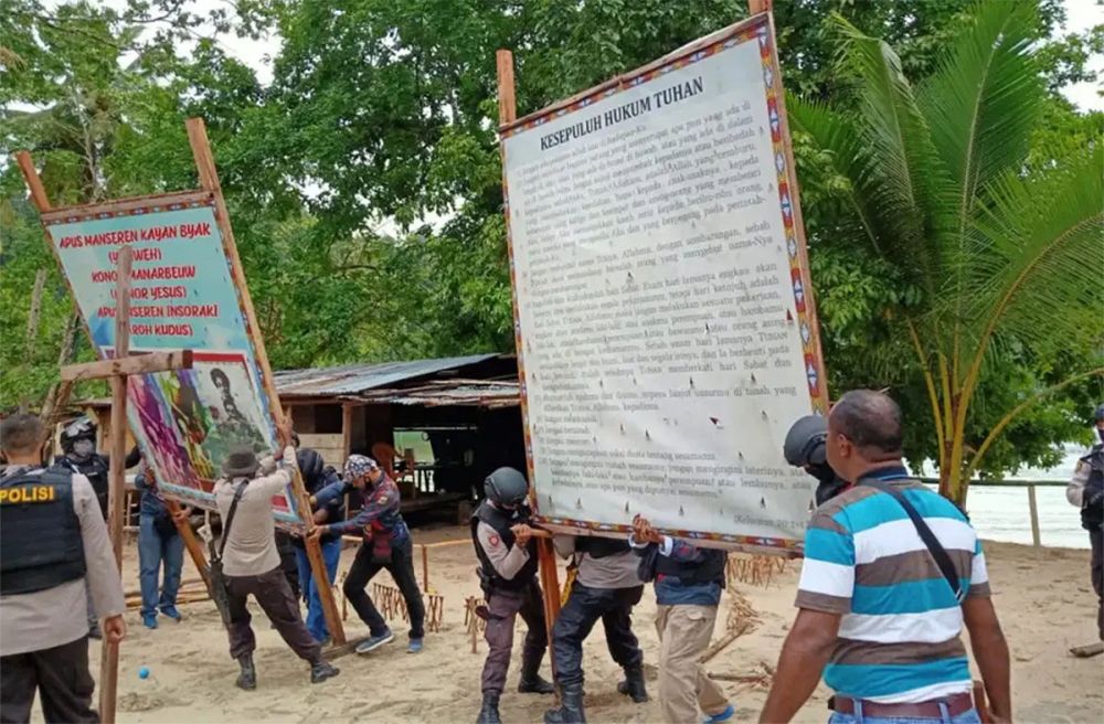 Aliran Apa Ini? Naik ke Bukit Secara Berpasangan, Tanpa Busana, Begituan, Tuhannya Menerima