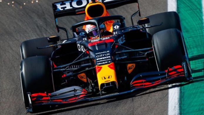 Hamilton: Red Bull Punya Mobil Juara