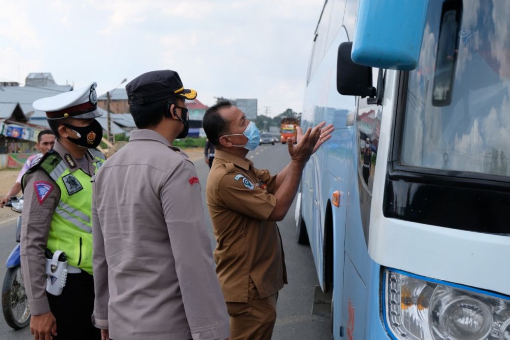 Di Bungo, Dua Bus Dipaksa Putar Balik 