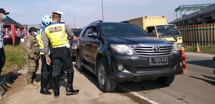 Hari Pertama Larangan Mudik, 147 Kendaraan Diputar Balik di Pintu Tol Cileunyi