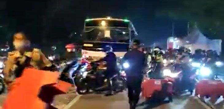 Pemudik Terobos Barikade Penyekatan, Polisi Akui Jumlah Personel dan Pengendara Motor Tak Sebanding