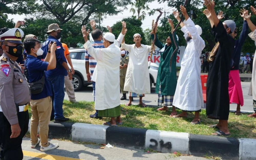 11 Warga Madura Diadang Petugas di Jembatan Suramadu, Langsung Turun, Lihat Aksi Mereka