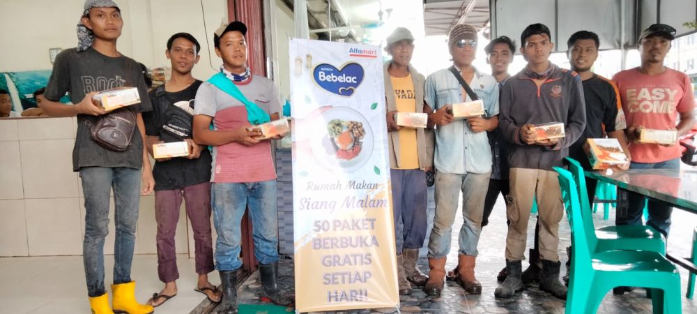 Bagikan 55.555 Paket Nutrisi Buka Puasa dari Sabang-Merauke, Alfamart dan Bebelac Pecahkan Rekor Muri