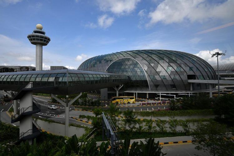 Seluruh Pekerja Jalani Tes Covid-19, Bandara Changi Ditutup 2 Pekan
