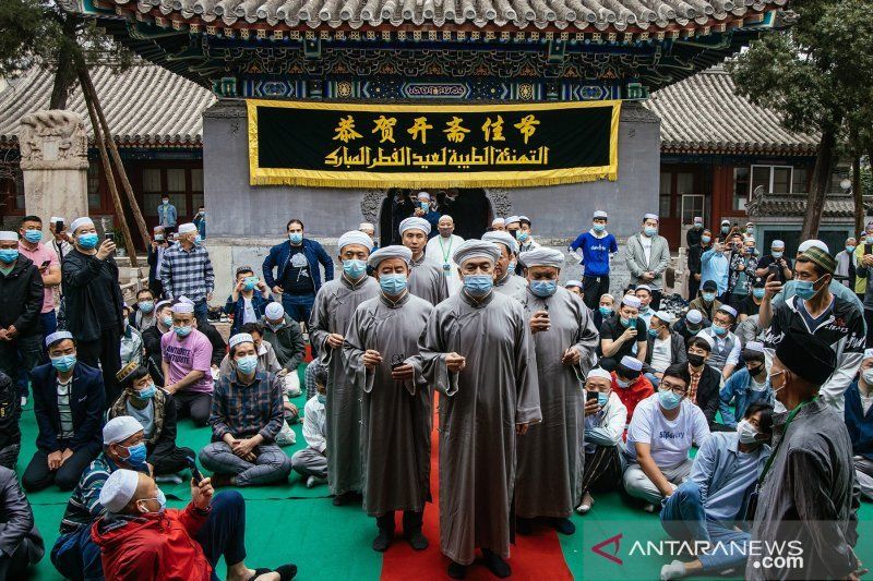 Jemaah Salat Idulfitri di China Meluber Hingga Halaman Masjid