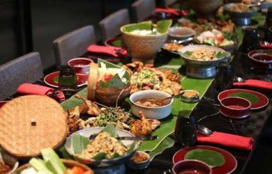 Jangan Mentang-mentang Lebaran! Nih Tips Makan Secukupnya Biar Berat Badan Nggak Naik