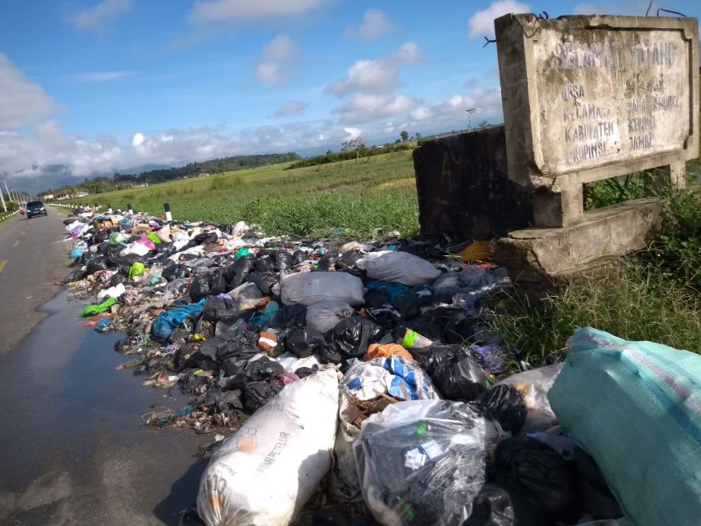 Lebaran, Kerinci Bertumpuk Sampah