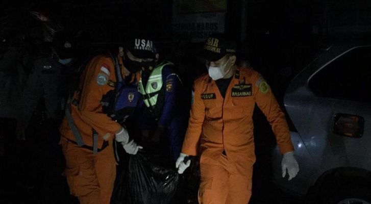 Nelayan Temukan Jasad Mengapung, Diduga Korban Kapal Tenggelam yang Hilang