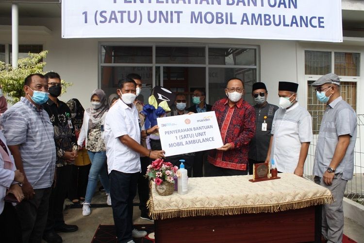 Bank Mandiri Salurkan Mobil Ambulance untuk Klinik Unja