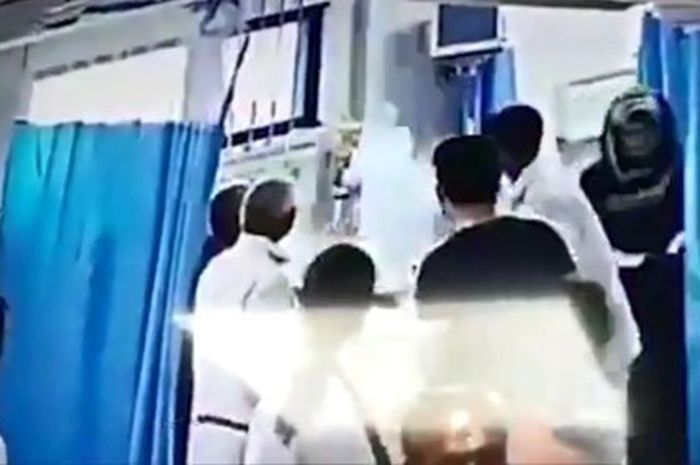Detik-detik Kepala Seorang Pasien Tiba-tiba Meledak Saat Sedang di Operasi
