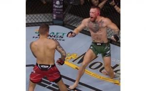 Bikin Ngilu! Detik-detik Kaki Conor McGregor Tiba-tiba Patah Saat Melawan Dustin Poirier