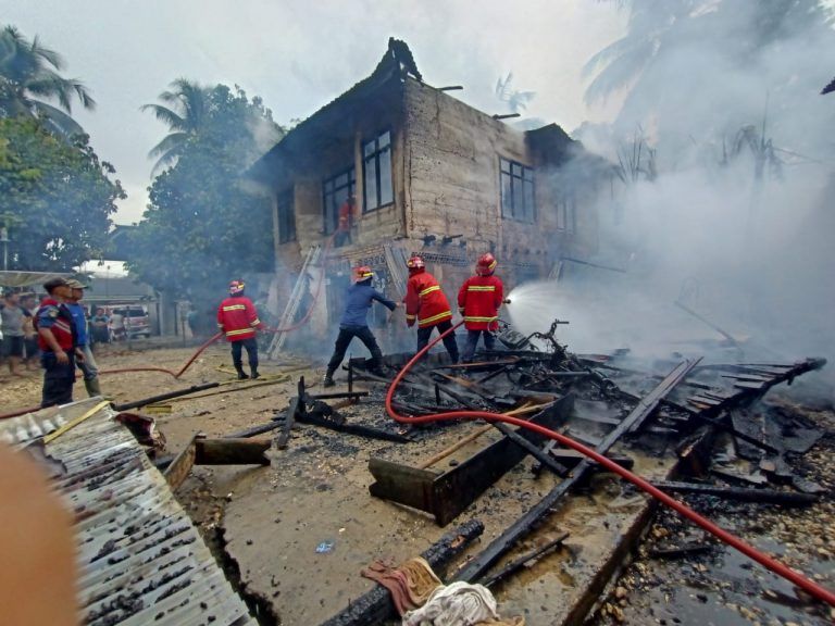 Ditinggal Masak, Tiga Rumah Ludes Dilalap Sijago Merah