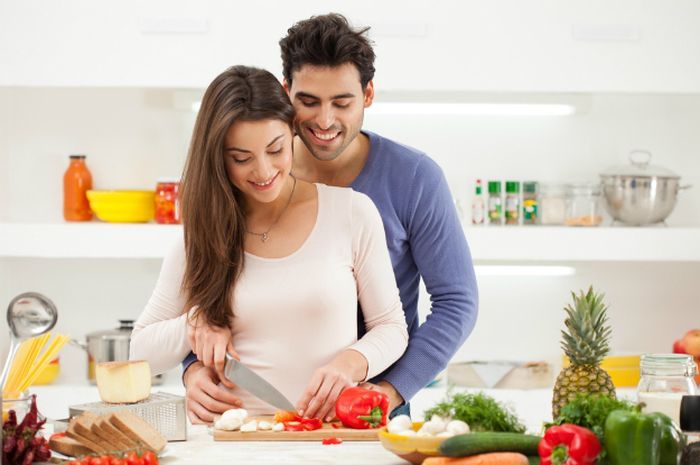 Ayah Pergoki Aku dan Ibu sedang Berbuat Terlarang di Dapur