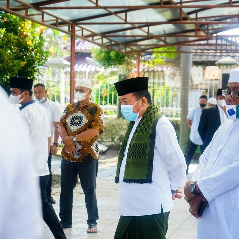 Ikuti Imbauan Wapres dan Kemenag Gubernur Laksanakan Sholat Idul Adha 1442 H di Rumah Dinas