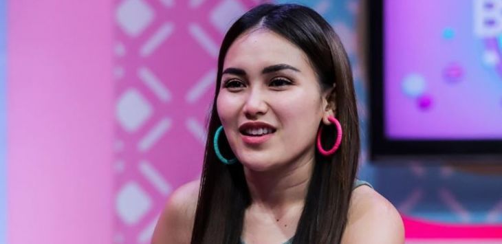 Rumahnya Disamperin Keluarga Ayu Ting Ting, Admin Haters Bikin Video Minta Maaf dari Singapura