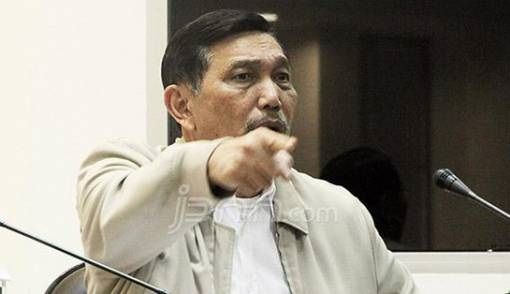 Luhut Beri Peringatan Keras: Anda Dipilih Rakyat, Tugas Anda Selamatkan Nyawa Rakyat!