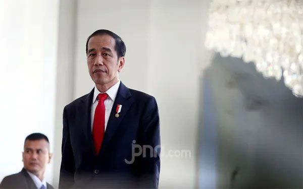 Ini Komentar Boni Hargens Soal Kritik Puan & Masinton Terhadap Jokowi