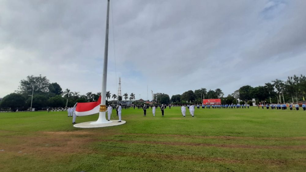 Bendera Sempat Terlilit Saat Dibentangkan, Ini momen Lainnya Upacara HUT RI di Pemprov Jambi