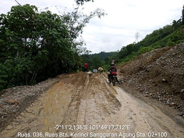 Longsor di 10 Titik , Ruas Jalan Bangko-Kerinci