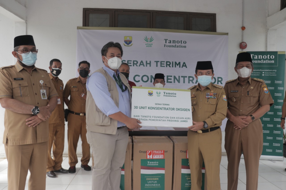 Gubernur Jambi Terima Bantuan Oksigen Konsentrator dari Tanoto Foundation