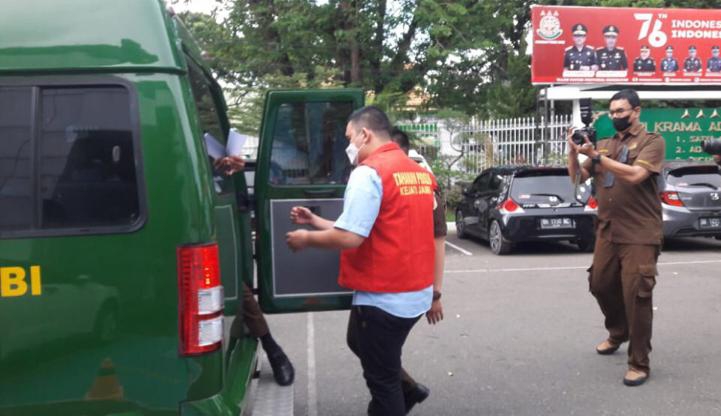 Kerugian Negara 13,9 M,  Tersangka Korupsi BRI Syariah Bungo Digiring ke Mapolresta Jambi