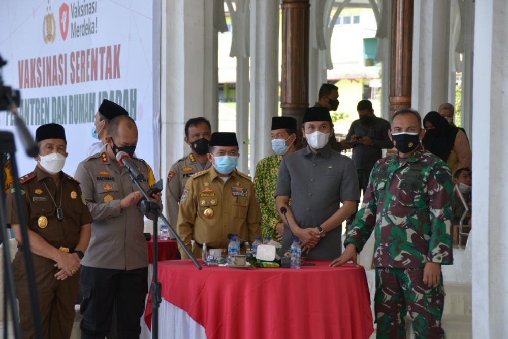 Gubernur Al Haris Kejar Persentase Vaksinasi Lindungi Warga