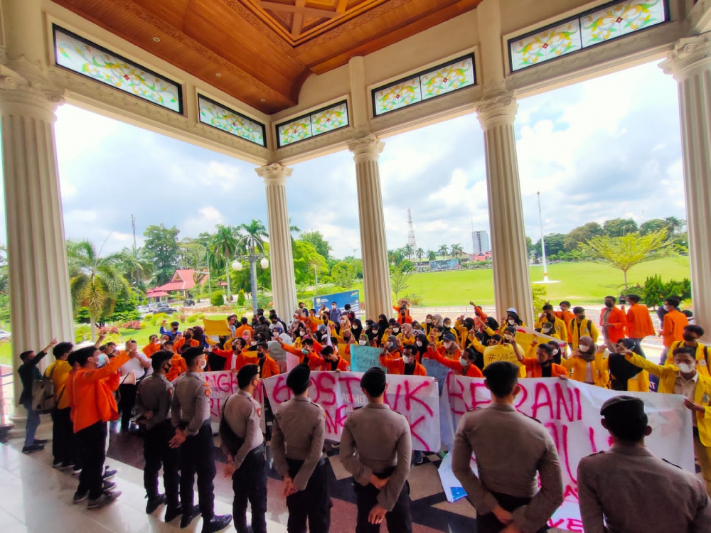 Mahasiswa Demo Tolak Pelemahan KPK, Saat Firli Bahuri Berkunjung di Jambi