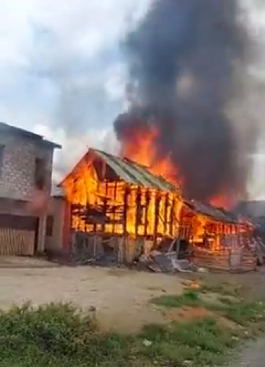 Kebakaran Hebat, 5 Rumah di Kerinci Hangus Terbakar