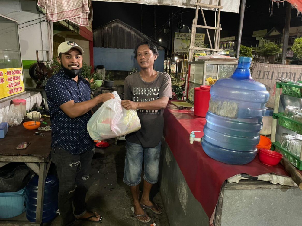 Bangkitkan Ekonomi, Amsindo Jambi Salurkan Bantuan Kepada Pelaku UMKM