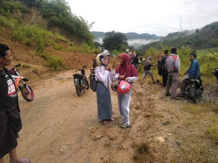 Lagi, Kerinci Diterjang Banjir dan Longsor, Belasan Siswa Tak Bisa Pergi Sekolah