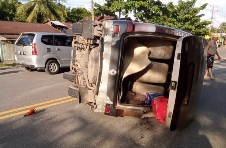 Minibus yang Ditumpangi Tim PS Kota Sungai Penuh Mengalami Laka Tunggal di Bangko