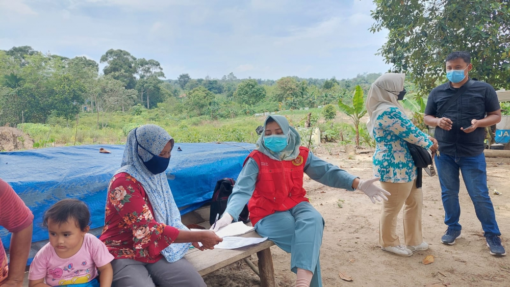 Warga Kecamatan Alam Barajo Sambut Baik Vaksinasi Door to Door Binda Jambi