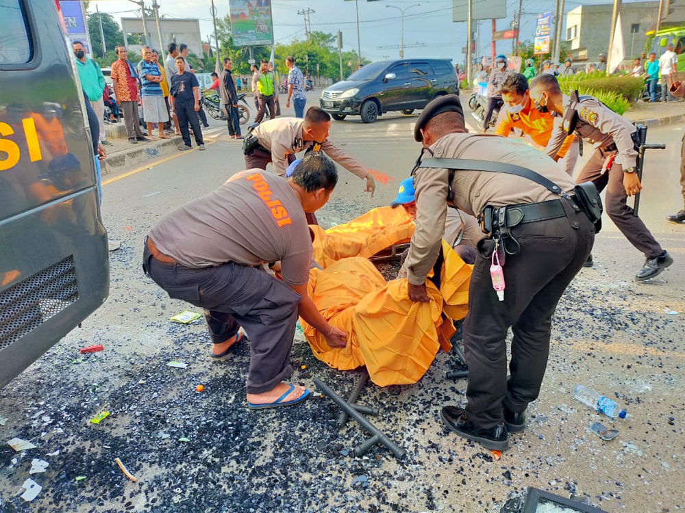  Dirlantas Polda Jambi Beber Konologis Kecelakaan Mobil Truk v Mobil Polisi di Pall 10