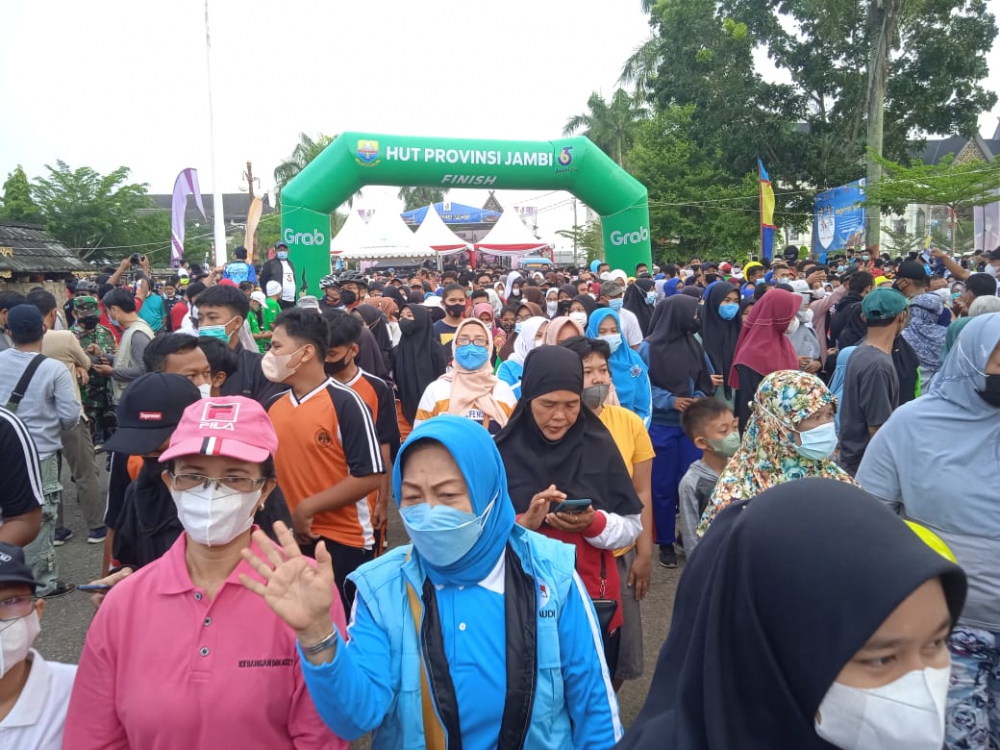 Ribuan Masyarakat Ikuti Jalan Santai HUT Provinsi Jambi ke 65