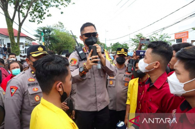 Dihadapan Mahasiswa, Kapolresta Banjarmasin Pastikan Bripka Bayu Tamtomo Dipecat dari Kepolisian