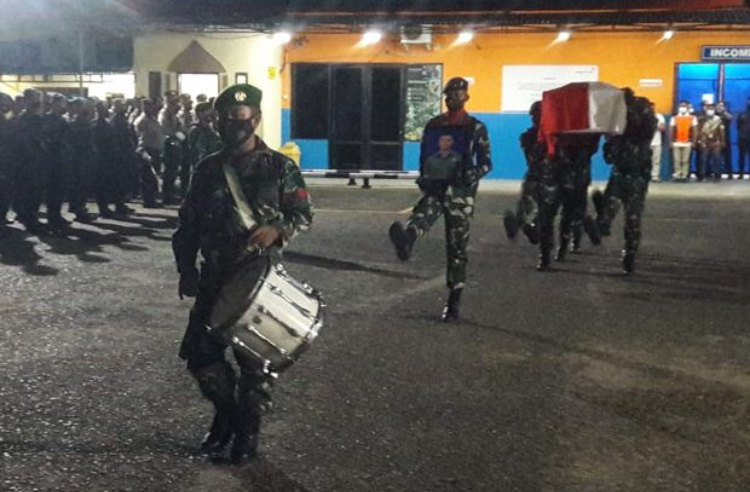 Tiba di Jambi, Jenazah Praka Tuppal Gugur di Papua Disambut Secara Militer