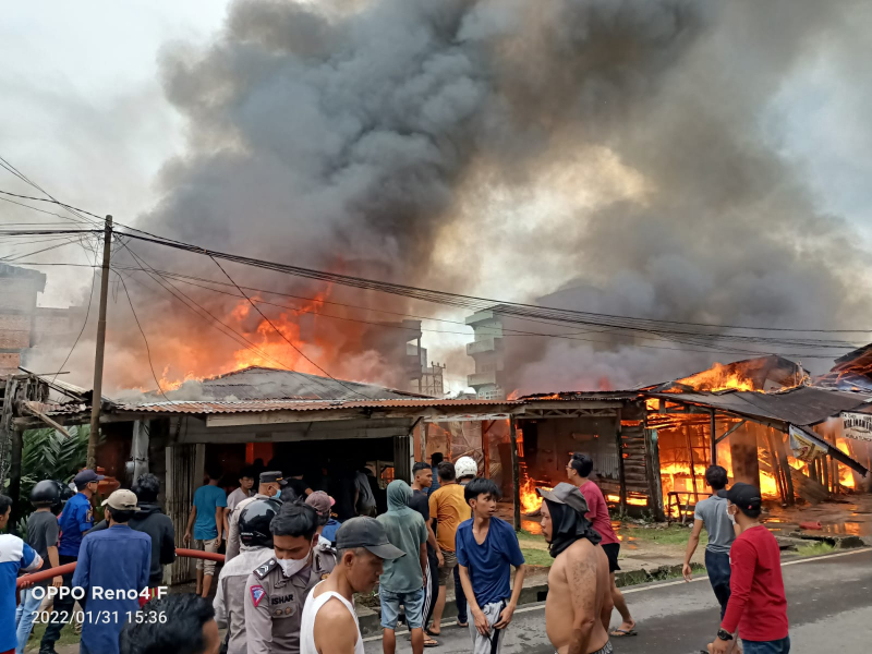 BREAKING NEWS: Pasar Parit Baru 1 Tanjabbar Terbakar Sore Ini