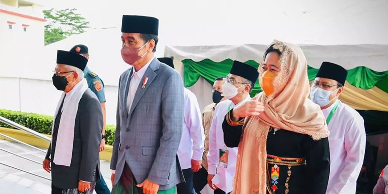  Puan Maharani Tempel Ketat Jokowi Saat Hadiri Pengukuhan PBNU, Apa Ini Sinyal Ingin Masuk ke Pemilih NU?