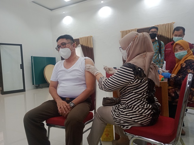  Pegawai Kejari Jalani Swab Antigen dan Vaksin Tahap 3