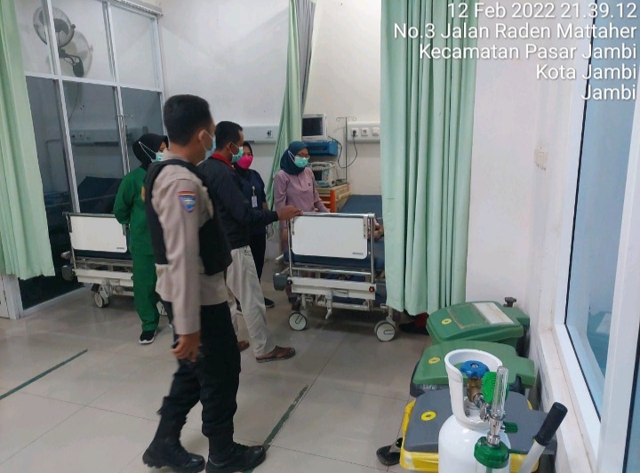 Anggota Polsek Kumpeh Ulu Temukan Balita Dalam Kondisi Kritis, Langsung Bawa ke RSUD Gunakan Mobil Patroli