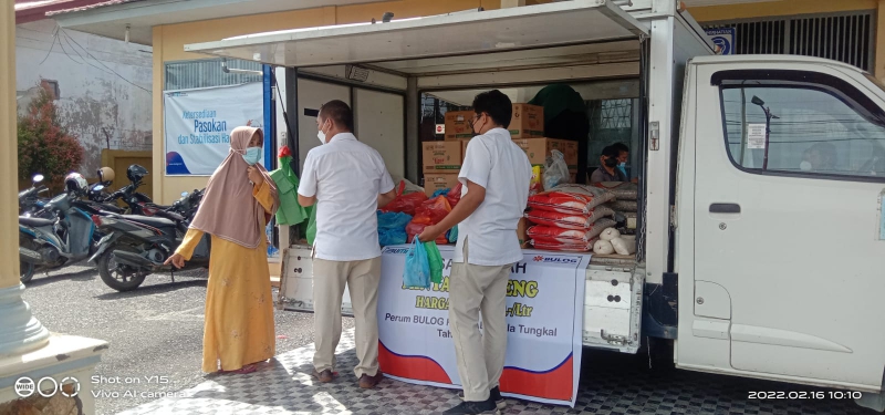 Bulog Kuala Tungkal, Gelar Pasar Murah Minyak Goreng 