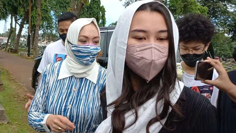 Lama Tak Bertemu, Angelina Sondakh Kaget Lihat Puteri Sambungnya Bertato