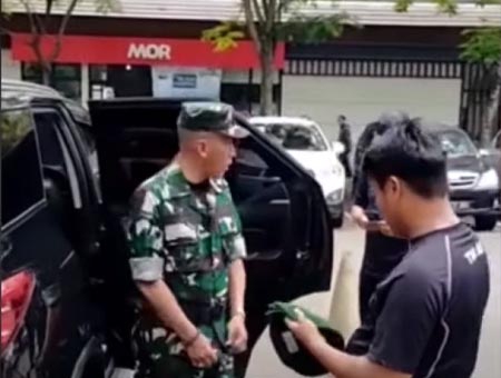 Video Viral! Oknum Kades Pakai Seragam TNI, Dandim Beri Peringatan