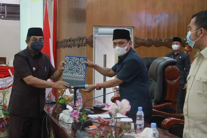 Paripurna DPRD Tanjabbar, Bupati Anwar Sadat Sampaikan Nota Pengantar 3 Raperda