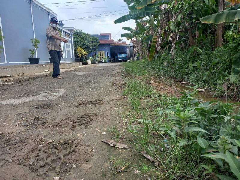 Akibat Kurasan IPA PDAM Meluber, Jalan Warga Rusak dan Berlumpur